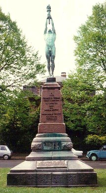 Monumento a Ferrer frente a la Universidad libre de Bruselas